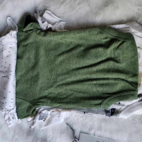 Cloud Island; set of 4 shortsleeve bodysuits; size newborn - Picture 3 of 4